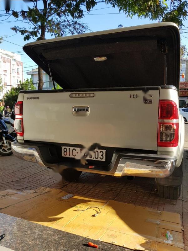 Toyota Hilux 3.0G 4x4 MT 2011 - Bán Toyota Hilux 3.0G 4x4 MT 2011, màu vàng, xe nhập, chính chủ