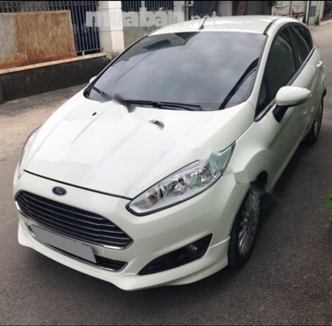 Ford Fiesta 2013 - Cần bán lại xe Ford Fiesta 2013, màu trắng như mới 