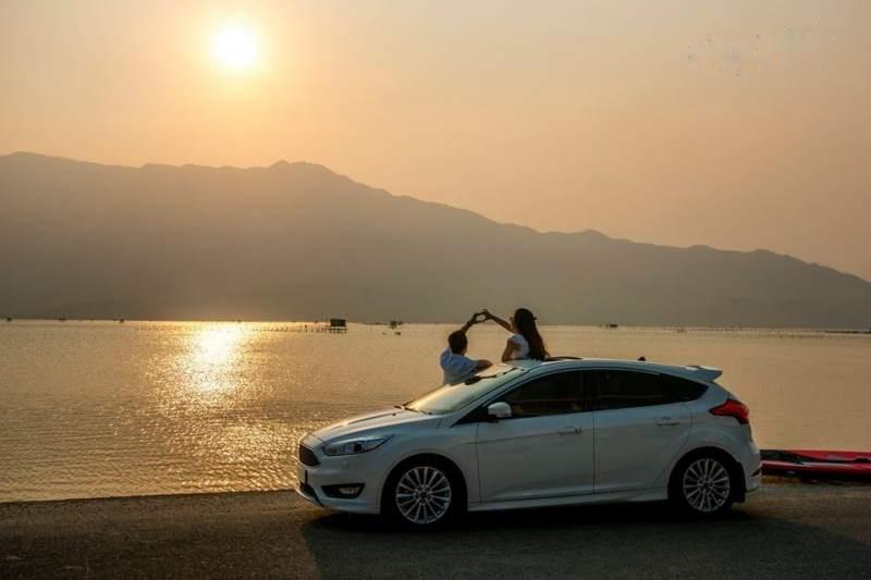 Ford Focus   2019 - Bán xe Ford Focus sản xuất 2019, màu trắng, giá chỉ 550 triệu