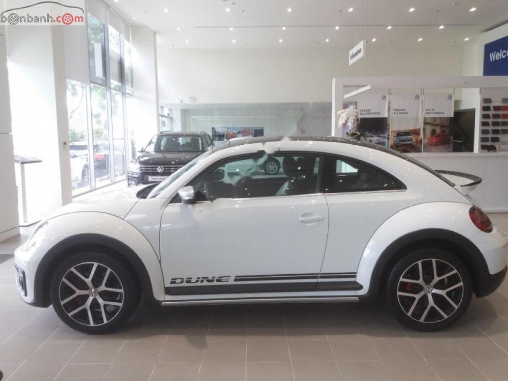 Volkswagen Beetle Dune 2018 - Cần bán xe Volkswagen Beetle Dune năm sản xuất 2018, màu trắng, xe nhập