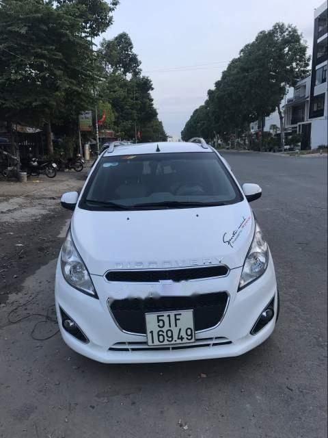 Chevrolet Spark 2015 - Bán xe Chevrolet Spark đời 2015, màu trắng, giá tốt