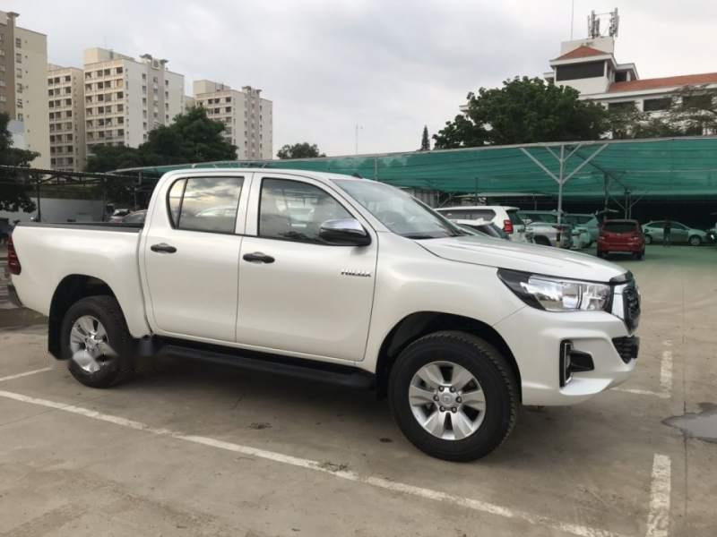 Toyota Hilux 2.4E 4x2 AT 2019 - Bán xe Toyota Hilux AT 2019, màu trắng, nhập khẩu, 695 triệu