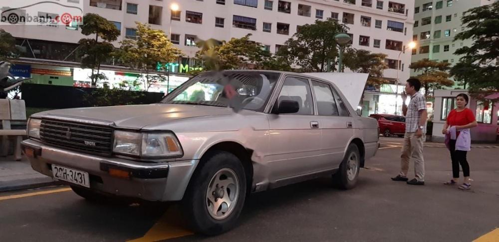 Toyota Crown 2.2 MT 1996 - Bán xe Toyota Crown sx 1996, số tay, máy xăng, màu bạc, nội thất màu nâu, odo 200000 km