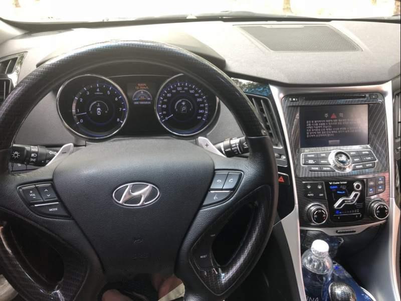 Hyundai Sonata 2010 - Cần bán gấp Hyundai Sonata năm sản xuất 2010, màu trắng, xe nhập