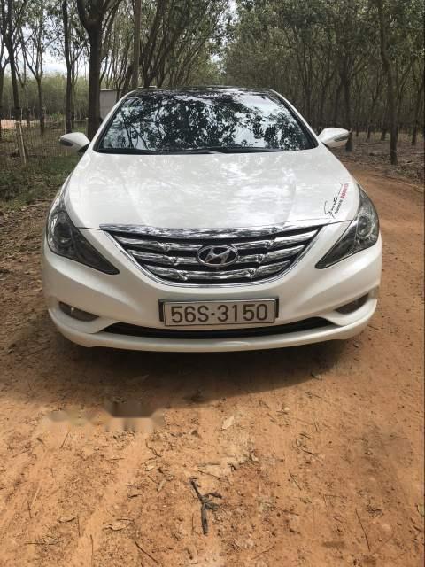 Hyundai Sonata 2010 - Cần bán gấp Hyundai Sonata năm sản xuất 2010, màu trắng, xe nhập