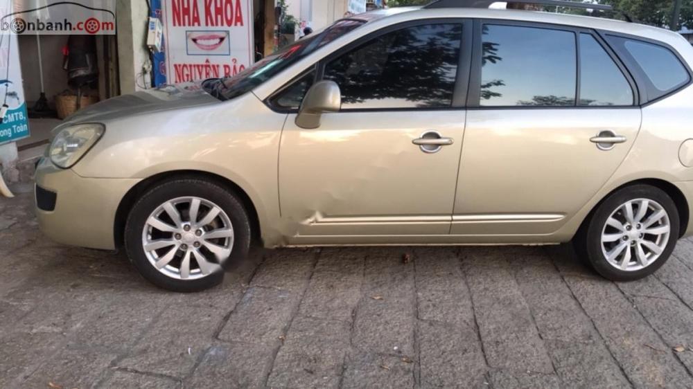 Kia Carens 2010 - Bán Kia Carens sản xuất 2010, màu vàng giá cạnh tranh