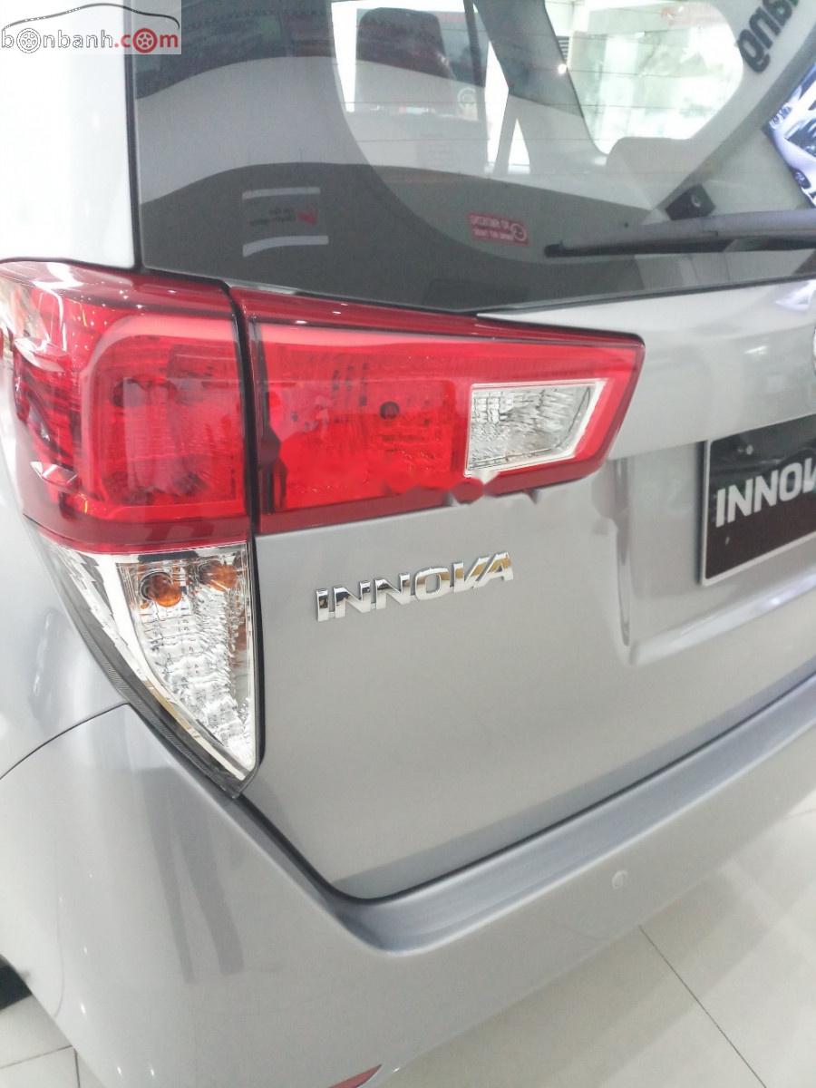 Toyota Innova 2.0E 2019 - Bán Toyota Innova 2.0E 2019, màu bạc