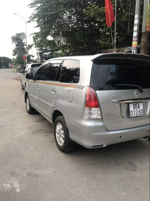 Toyota Innova  G 2009 - Cần bán gấp Toyota Innova G 2009, màu bạc còn mới, giá 395tr