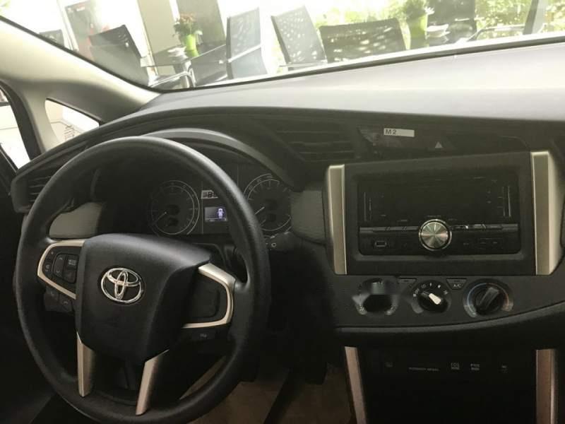 Toyota Innova 2019 - Bán xe Toyota Innova sản xuất 2019, màu bạc, giá chỉ 740 triệu