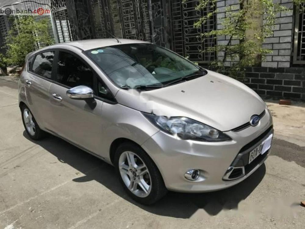 Ford Fiesta 2013 - Cần bán lại xe Ford Fiesta đời 2013, nhập khẩu nguyên chiếc giá cạnh tranh