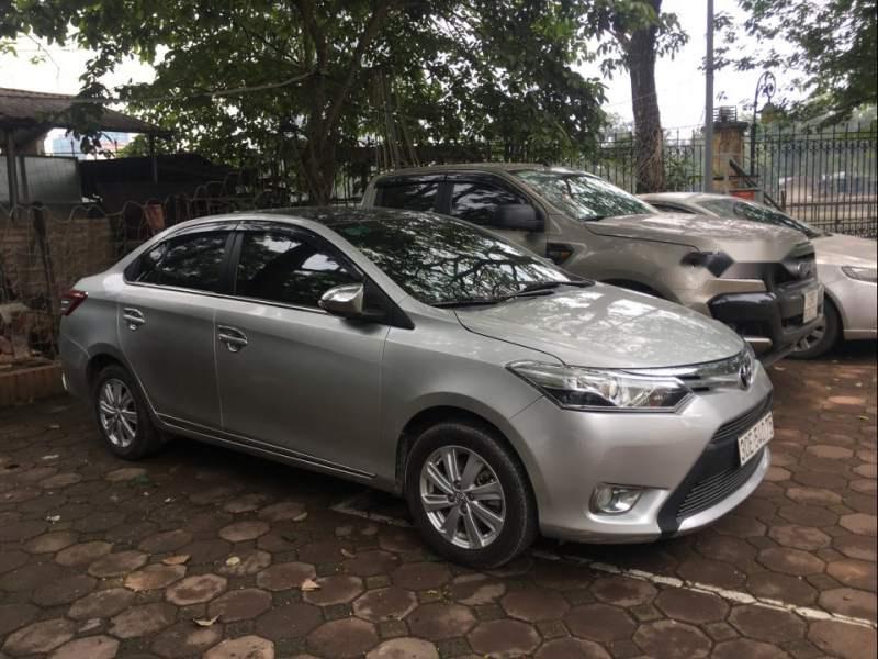 Toyota Vios 2015 - Bán Toyota Vios năm 2015, màu bạc xe gia đình, 493 triệu