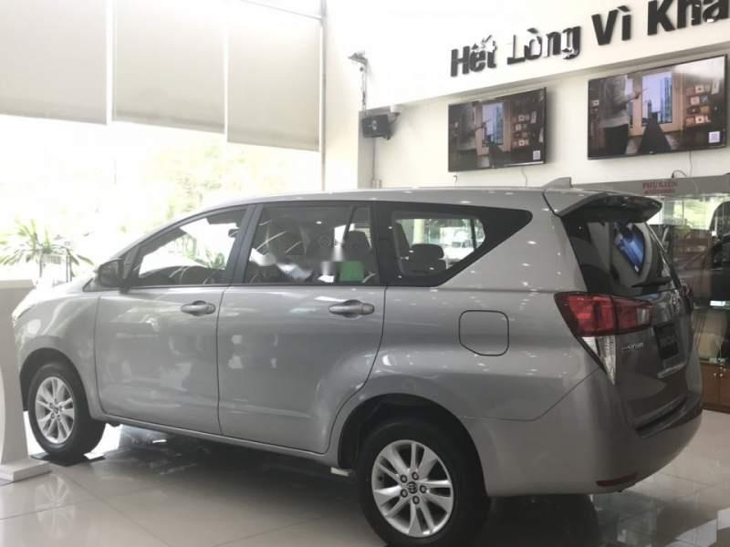 Toyota Innova 2019 - Bán xe Toyota Innova sản xuất 2019, màu bạc, giá chỉ 740 triệu