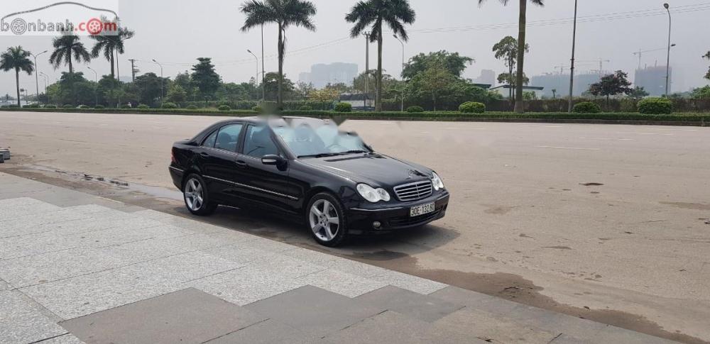 Mercedes-Benz C class 2004 - Cần bán lại xe cũ Mercedes năm 2004, màu đen xe gia đình