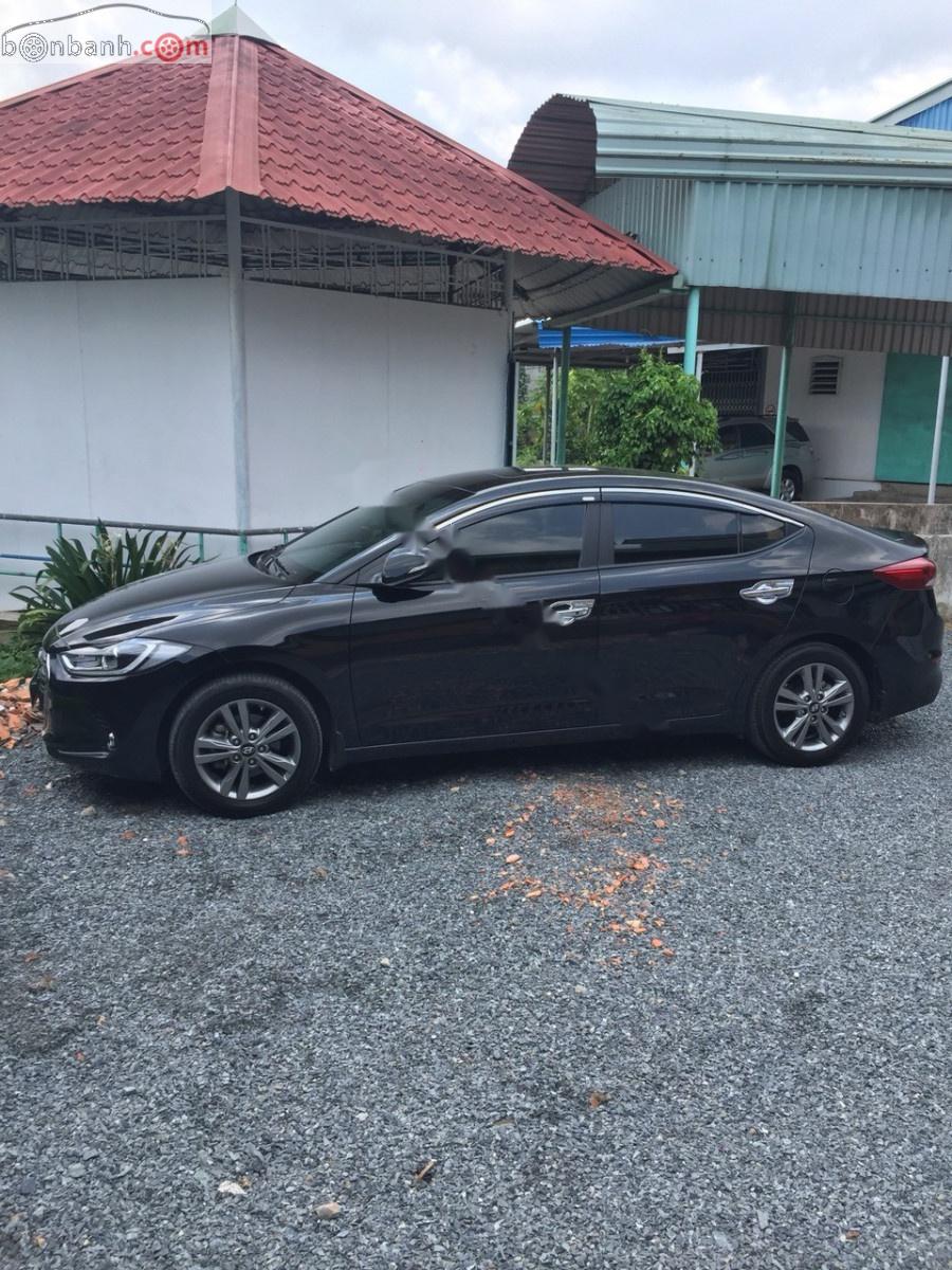 Hyundai Elantra 1.6 AT 2016 - Bán Hyundai Elantra 1.6 AT đời 2016, màu đen 