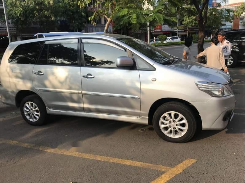 Toyota Innova  E  2014 - Bán Toyota Innova E năm 2014, màu bạc chính chủ