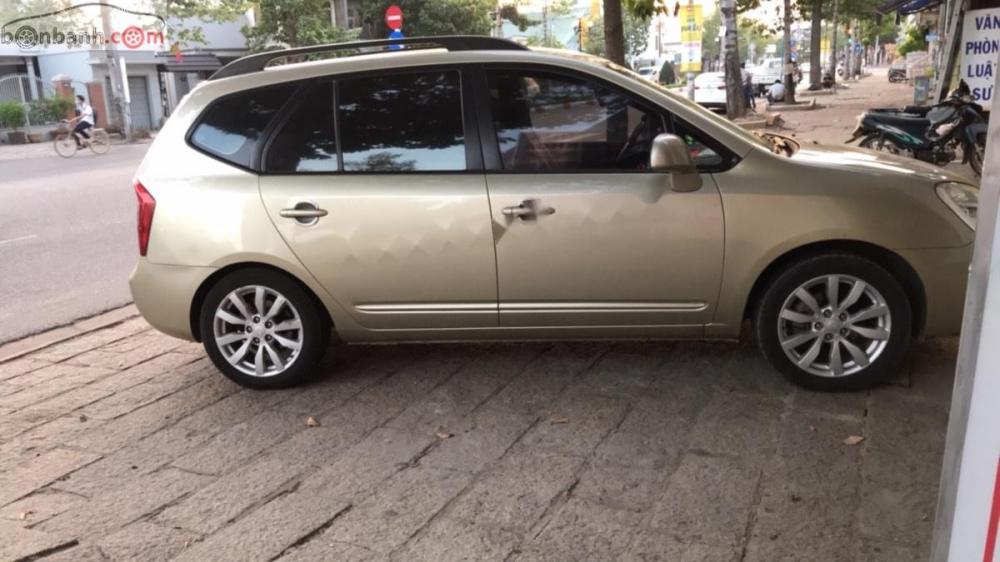 Kia Carens 2010 - Bán Kia Carens sản xuất 2010, màu vàng giá cạnh tranh