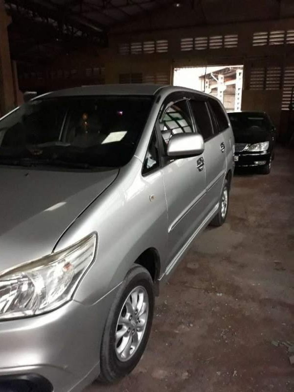 Toyota Innova 2014 - Bán Toyota Innova đời 2014, màu bạc giá cạnh tranh