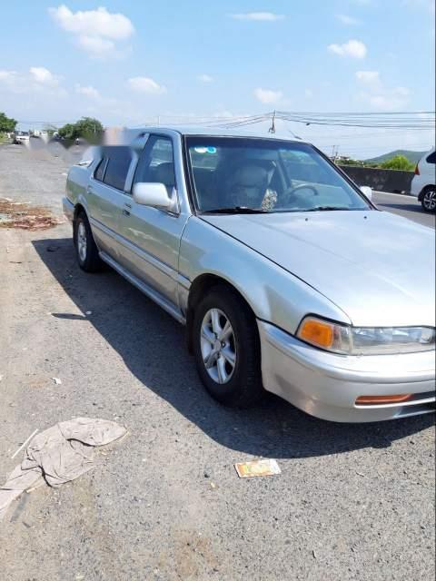 Honda Accord 1988 - Cần bán gấp Honda Accord đời 1988, màu bạc, nhập khẩu nguyên chiếc