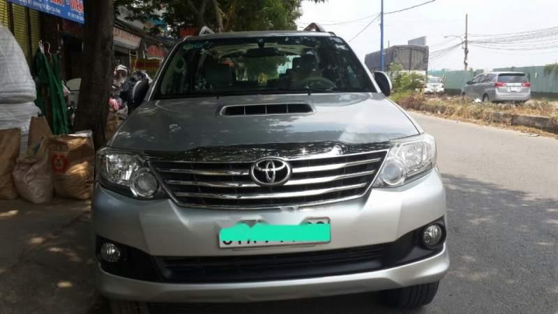 Toyota Fortuner   2.5G  2013 - Cần bán Toyota Fortuner 2.5G năm 2013, màu bạc số sàn giá cạnh tranh