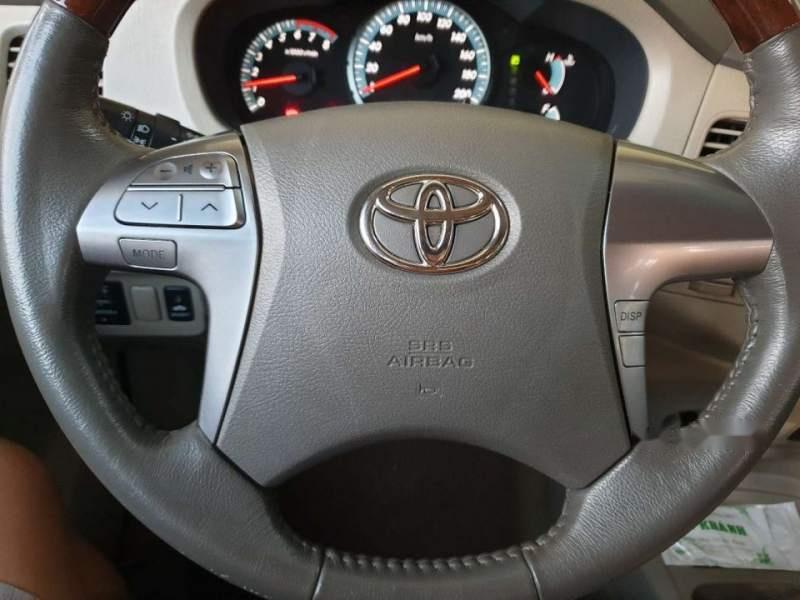 Toyota Innova 2014 - Cần bán lại xe Toyota Innova đời 2014, màu bạc