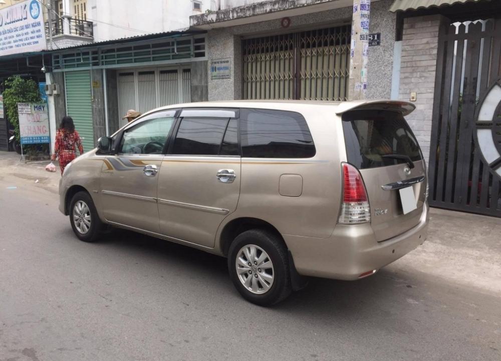 Toyota Innova 2.0MT 2012 - Bán Innova G 2012 số sàn màu ghi vàng