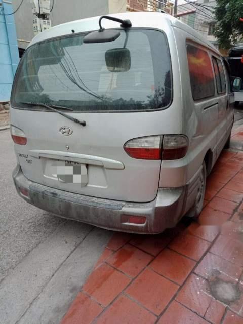 Hyundai Grand Starex 2004 - Bán Hyundai Grand Starex sản xuất năm 2004, màu bạc số sàn, giá chỉ 178 triệu