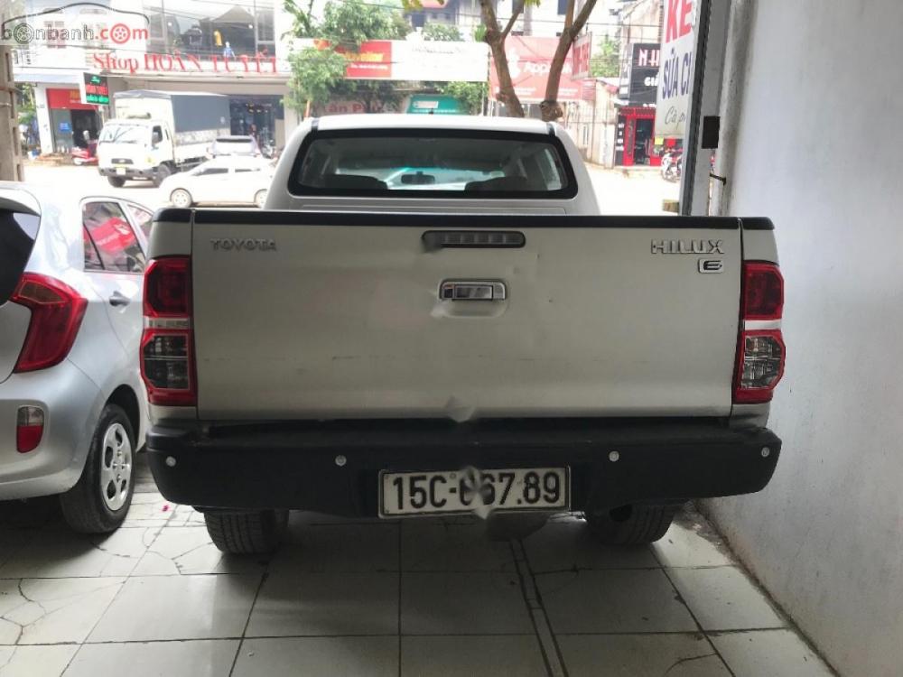 Toyota Hilux 2013 - Xe Toyota Hilux sản xuất năm 2013, màu bạc, xe nhập