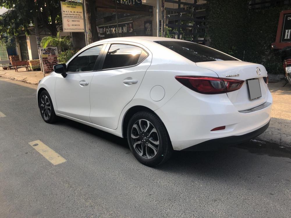 Mazda 2 1.5AT 2018 - Cần tiền bán Mazda 2 số tự động, màu trắng, sản xuất 2018