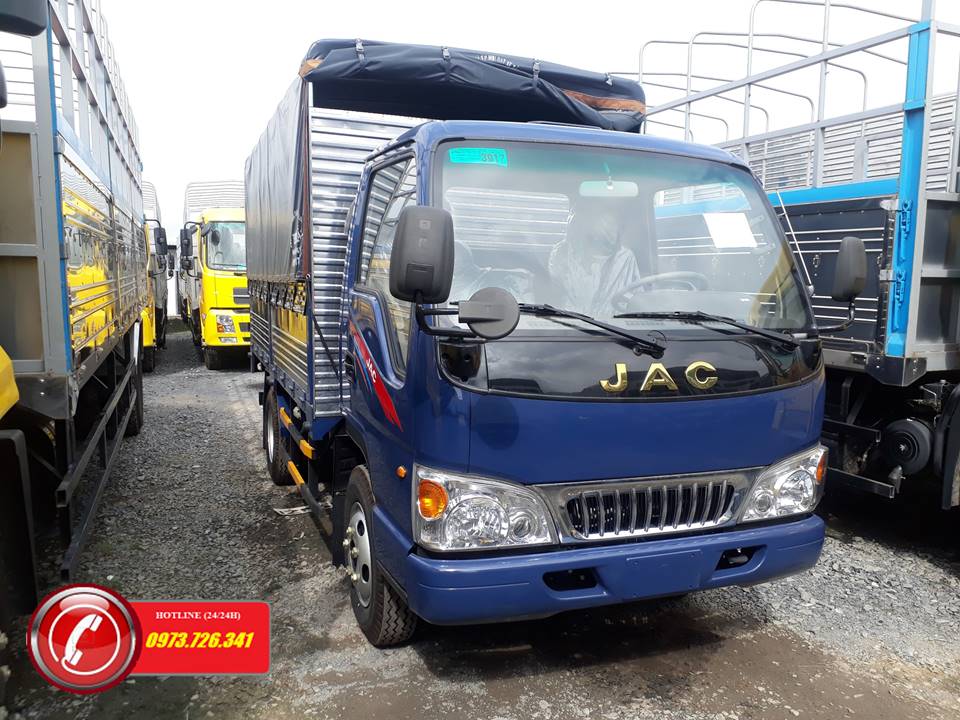 2019 - Bán xe tải JAC 2t4 thùng dài 3m7 ga cơ giá mềm