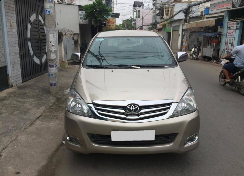 Toyota Innova 2.0MT 2012 - Bán Innova G 2012 số sàn màu ghi vàng