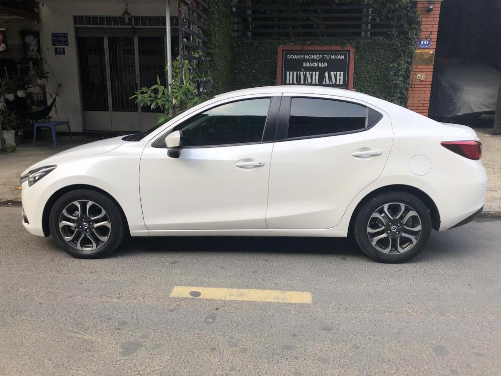 Mazda 2 1.5AT 2018 - Cần tiền bán Mazda 2 số tự động, màu trắng, sản xuất 2018