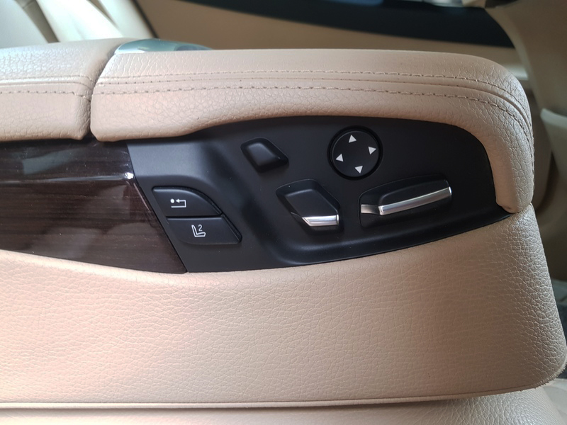 BMW 7 Series 730i 2011 - Bán ô tô BMW 7 Series 730i đời 2011, màu đen, nhập khẩu nguyên chiếc