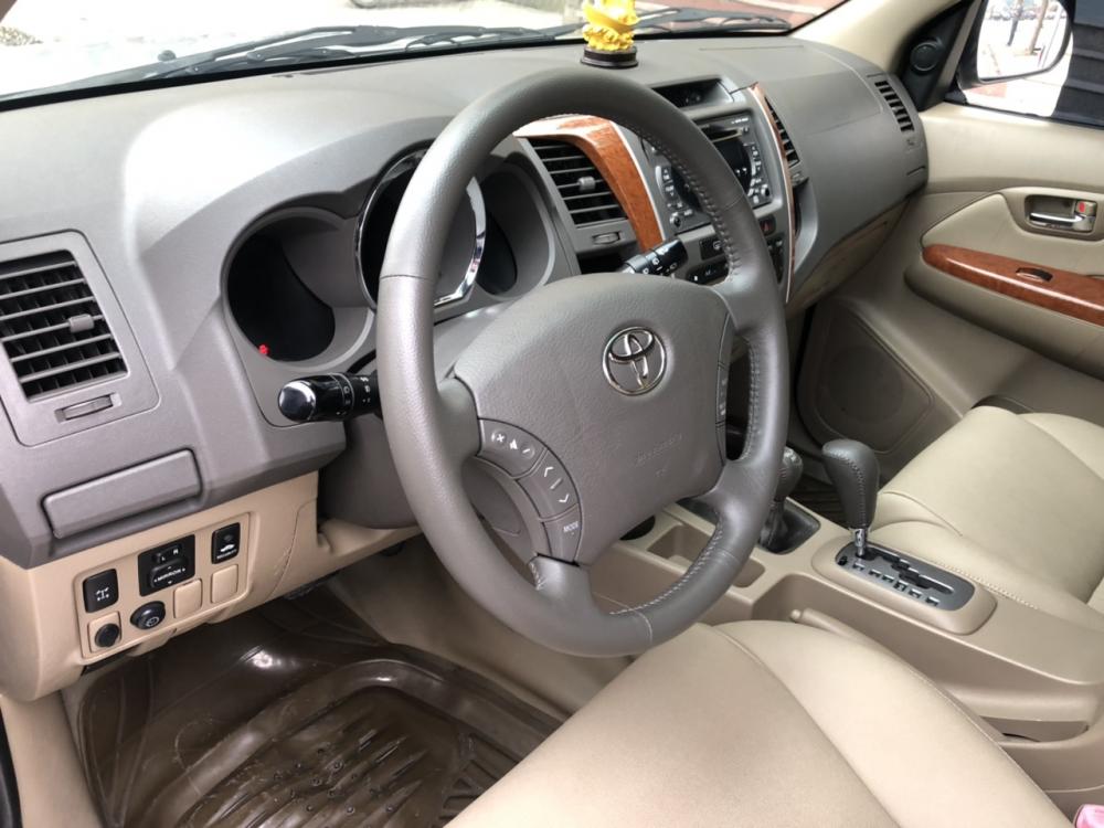 Toyota Fortuner 2.7V 4x4 AT 2010 - Cần bán Toyota Fortuner 2.7V 4x4 AT 2010, màu bạc, 460 triệu