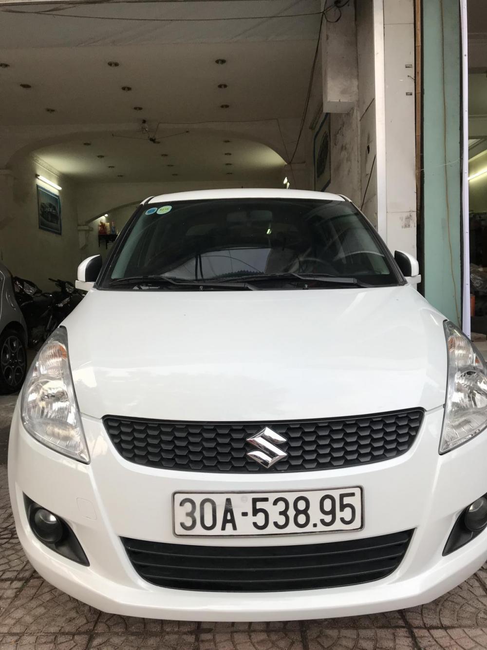 Suzuki Swift 2014 - Bán Suzuki Swift năm sản xuất 2015, màu trắng