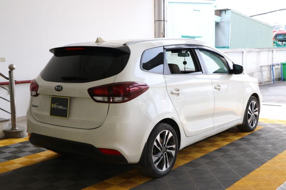 Kia Rondo 2.0MT 2017 - Bán Kia Rondo 2.0MT đời 2017, màu trắng