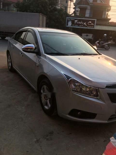 Chevrolet Cruze   2011 - Bán Chevrolet Cruze đời 2011, màu bạc, xe gia đình sử dụng, rin 100%