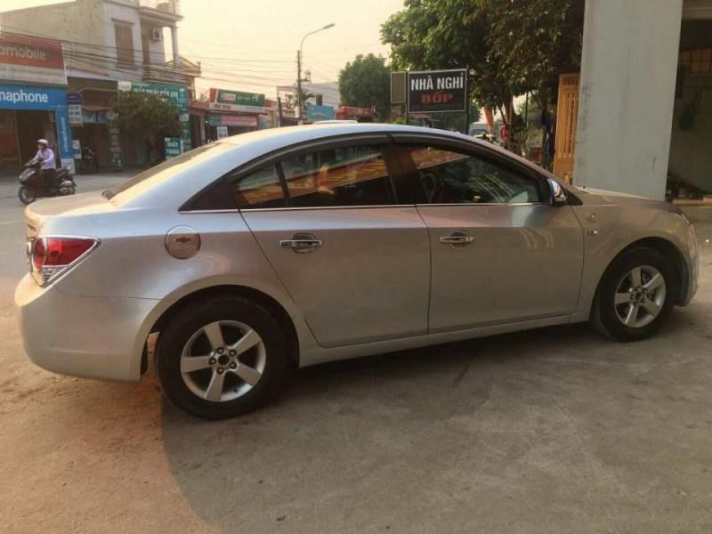 Chevrolet Cruze   2011 - Bán Chevrolet Cruze đời 2011, màu bạc, xe gia đình sử dụng, rin 100%