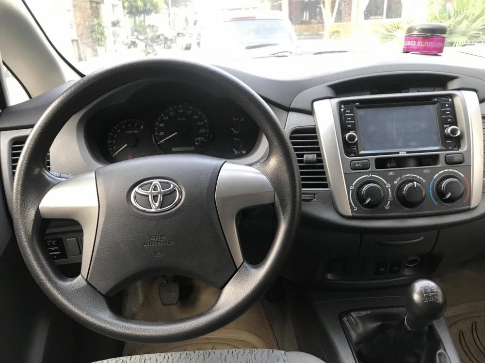 Toyota Innova MT 2013 - Bán Toyota Innova MT năm 2013, màu bạc