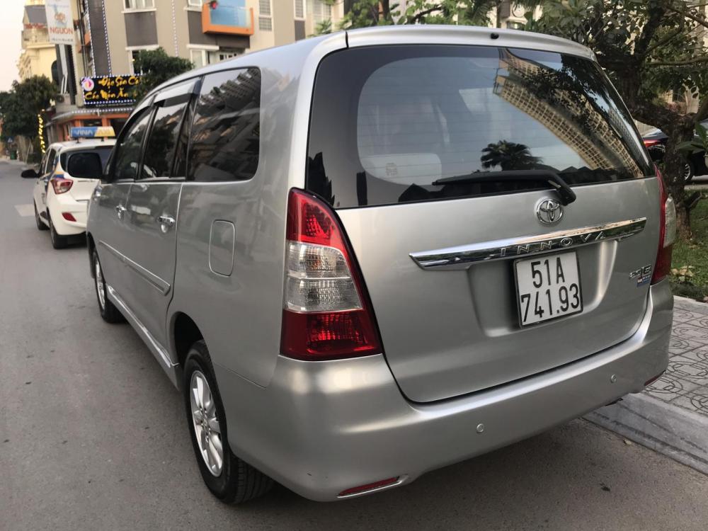 Toyota Innova MT 2013 - Bán Toyota Innova MT năm 2013, màu bạc