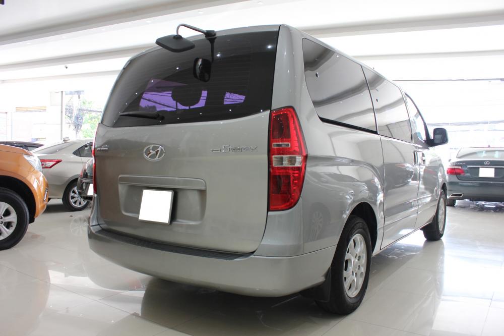 Hyundai Starex 2013 - Cần bán gấp Hyundai Starex 2013, màu trắng, nhập khẩu nguyên chiếc, số sàn