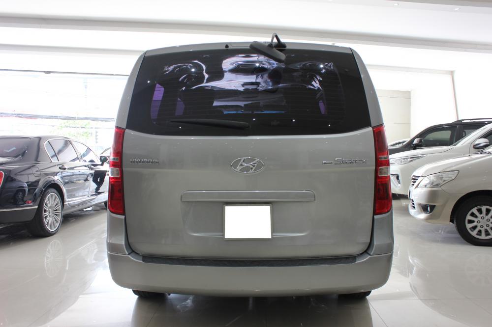 Hyundai Starex 2013 - Cần bán gấp Hyundai Starex 2013, màu trắng, nhập khẩu nguyên chiếc, số sàn