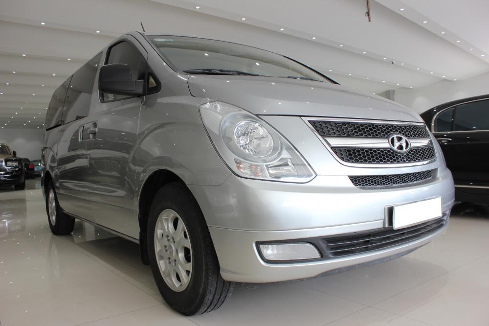 Hyundai Starex 2013 - Cần bán gấp Hyundai Starex 2013, màu trắng, nhập khẩu nguyên chiếc, số sàn