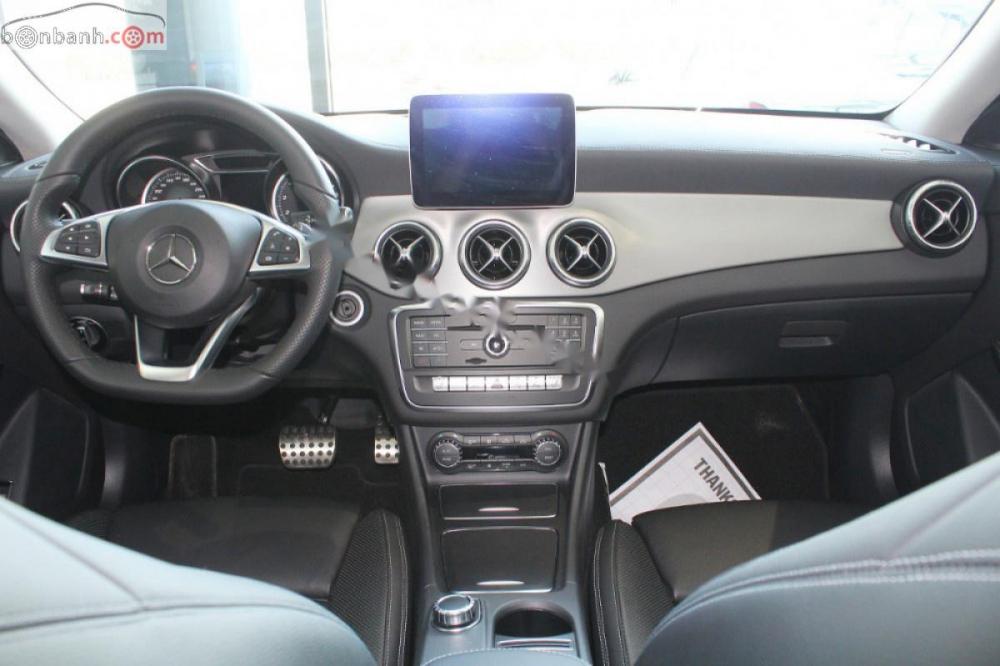 Mercedes-Benz CLA class 250 2019 - Bán xe Mercedes CLA250 màu đen, số tự động, máy xăng 2019