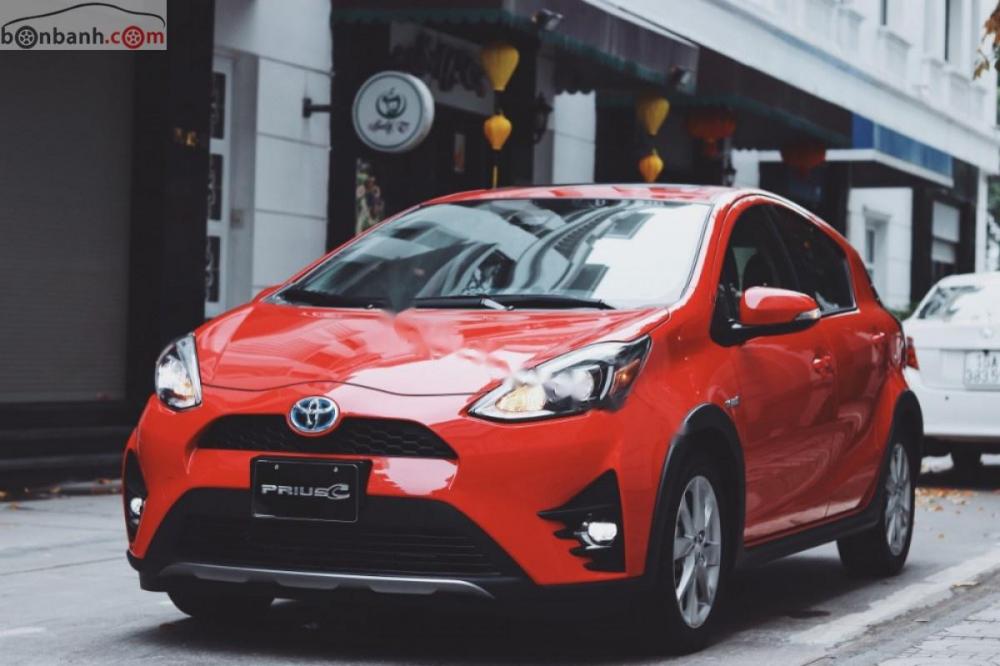 Toyota Prius C Four 2018 - Bán Toyota Prius C Four đời 2018, màu đỏ, xe nhập