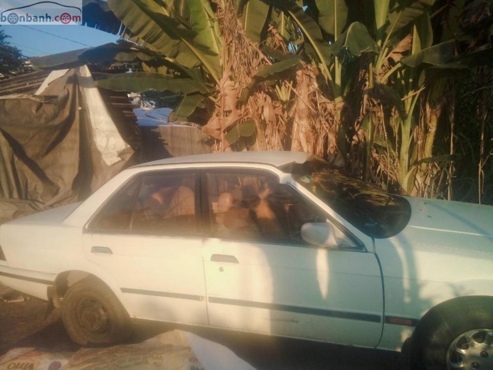 Nissan Bluebird 1990 - Bán Nissan Bluebird sản xuất năm 1990, màu vàng