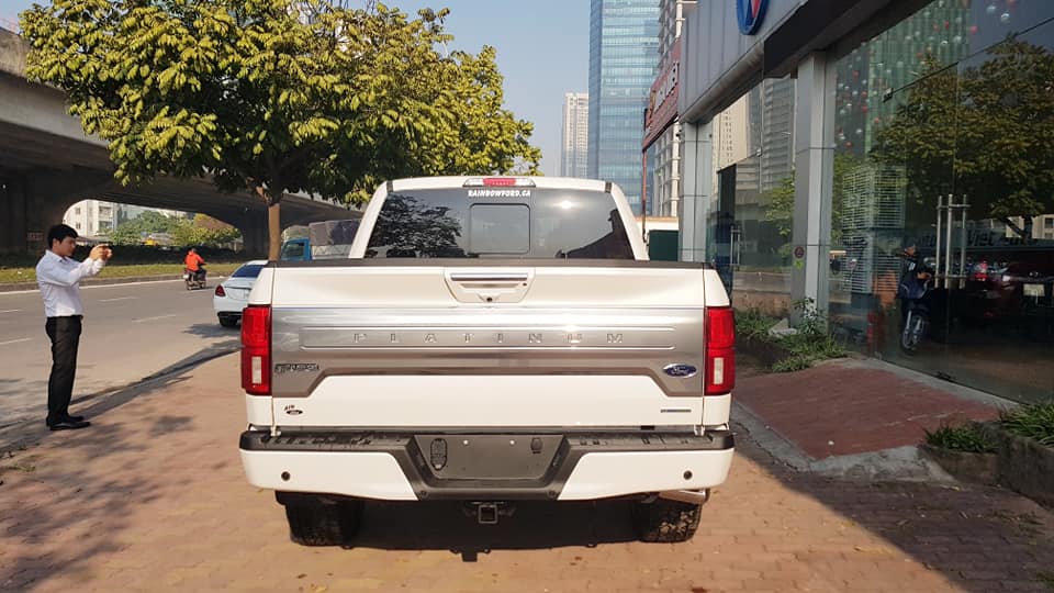 Ford F 150 2018 - Cần bán Ford F 150 Platinum sản xuất 2018 model 2019, màu trắng, nhập khẩu