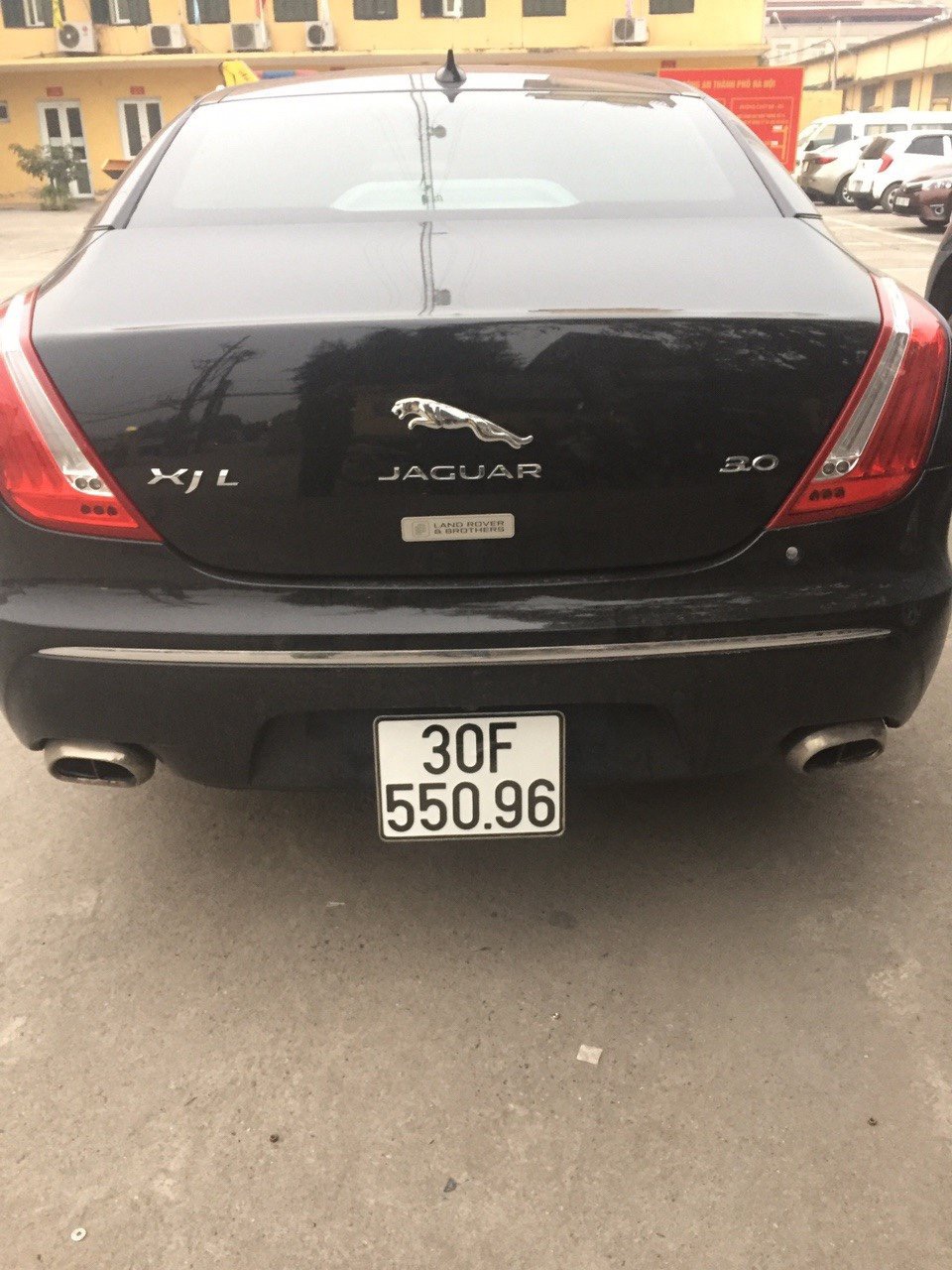 Jaguar XJL 3.0 2013 - Cần bán Jaguar XJL 3.0 đời 2013, màu đen, xe nhập