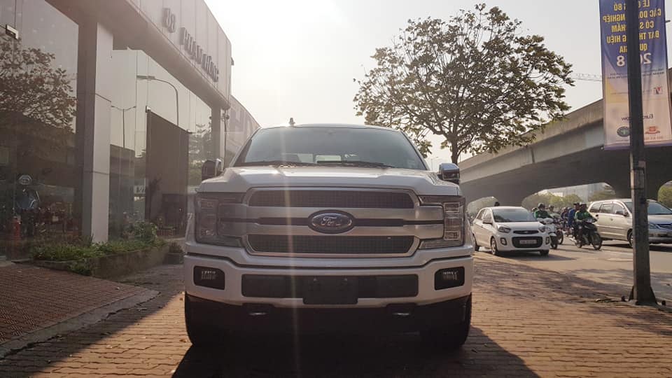 Ford F 150 2018 - Cần bán Ford F 150 Platinum sản xuất 2018 model 2019, màu trắng, nhập khẩu