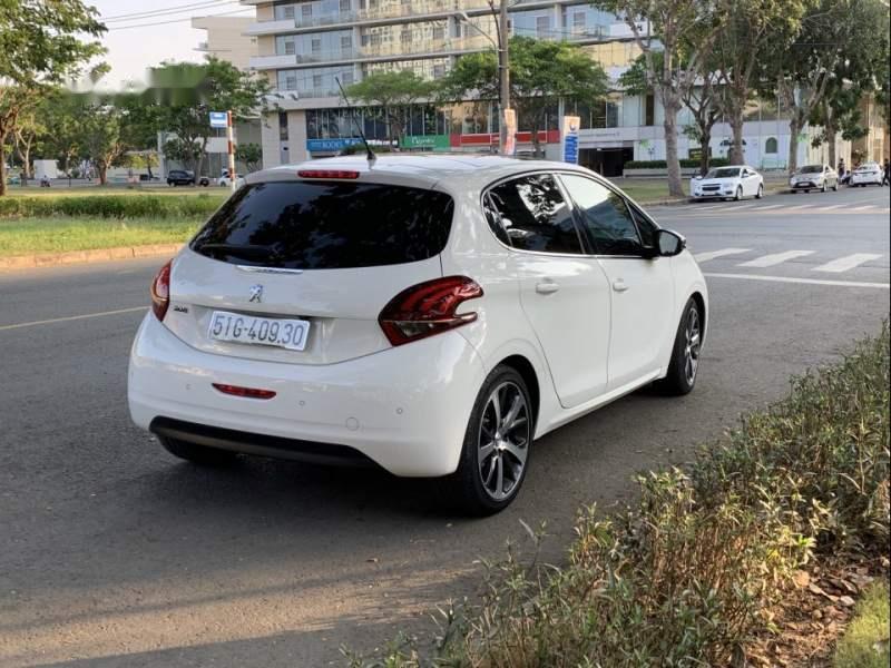 Peugeot 208   2015 - Cần bán xe Peugeot 208 đời 2015, màu trắng, xe nhập, 700 triệu