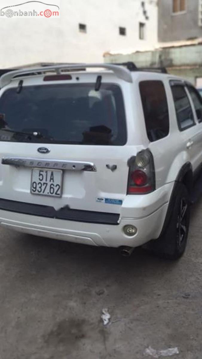 Ford Escape 2.3 2004 - Bán Ford Escape 2.3 đời 2004, màu trắng, ít sử dụng 